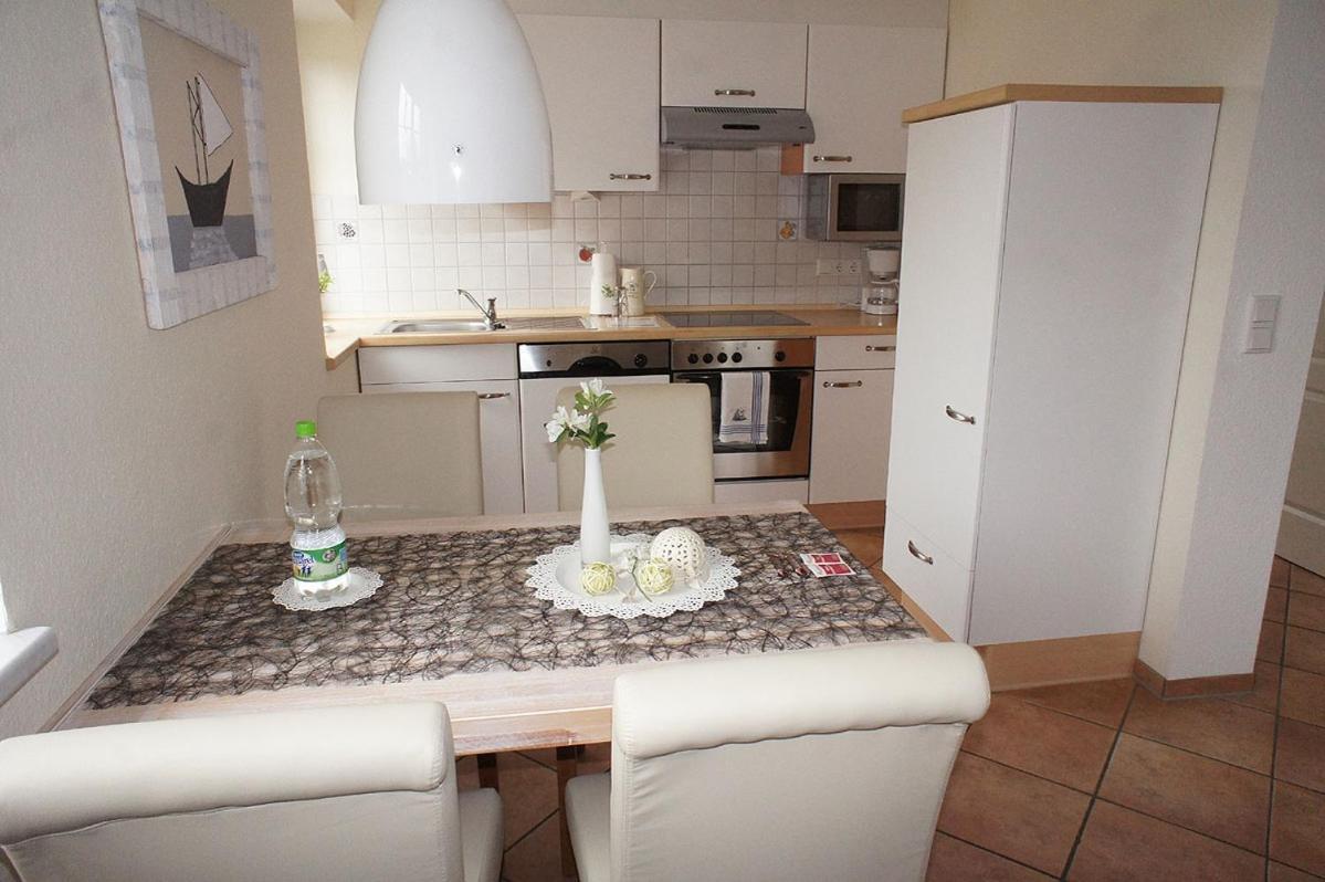 Haus Wyden Apartment Utersum Bagian luar foto